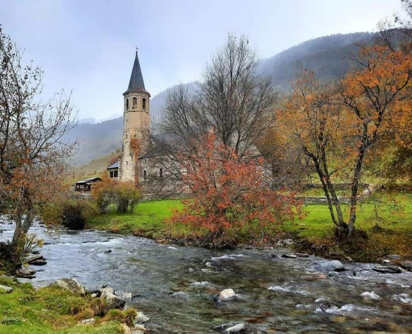 Mcastet, Casita Aranesa En El Valle De Aran Bossost Luaran gambar