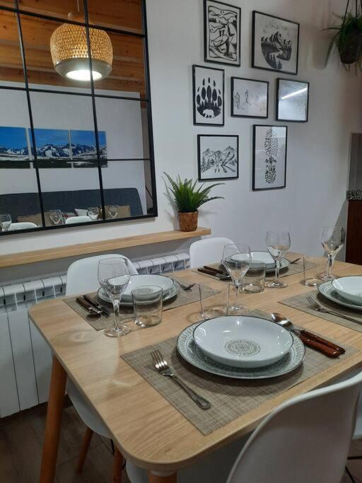 Mcastet, Casita Aranesa En El Valle De Aran Bossost Luaran gambar