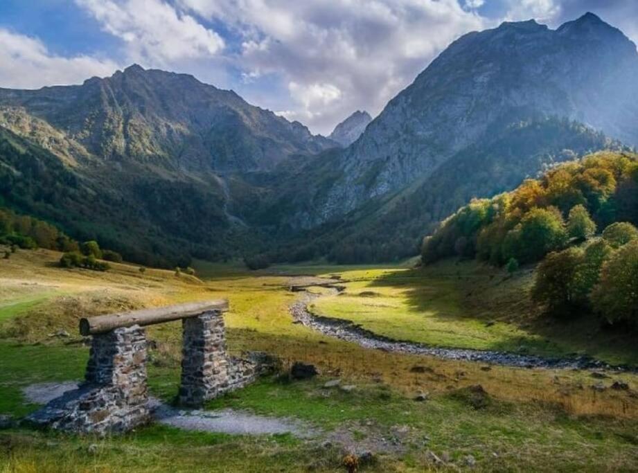 Mcastet, Casita Aranesa En El Valle De Aran Bossost Luaran gambar