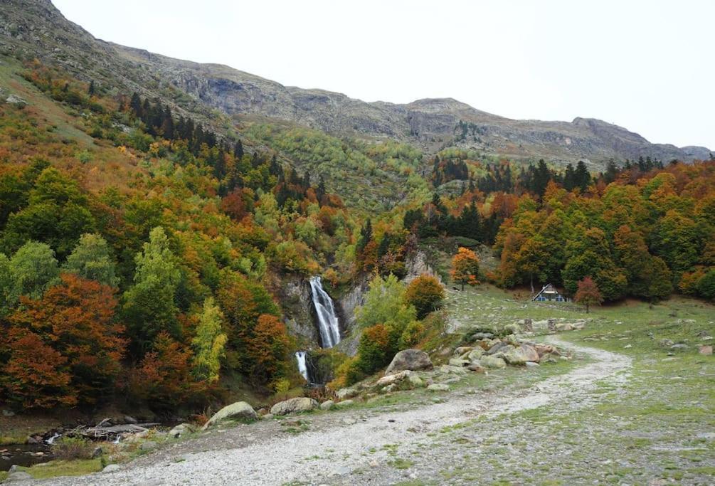 Mcastet, Casita Aranesa En El Valle De Aran Bossost Luaran gambar